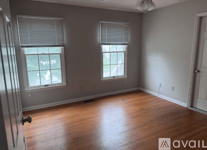 Bloomington House: 20 Downing Cir