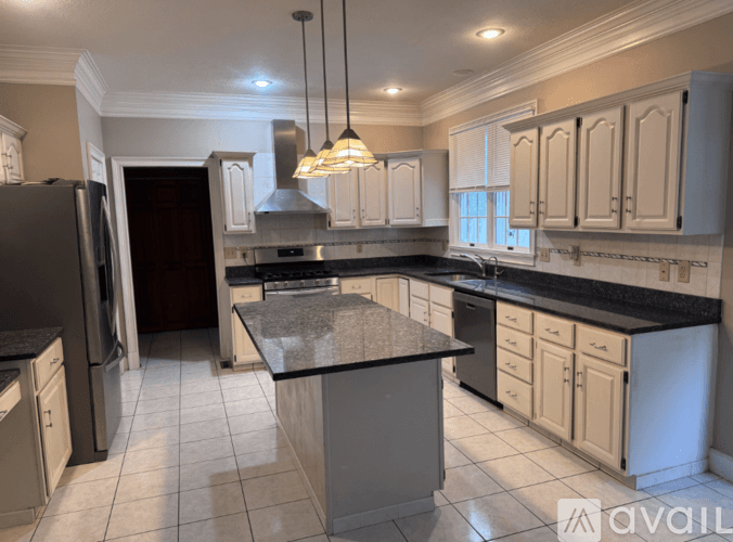 Bloomington House: 20 Downing Cir