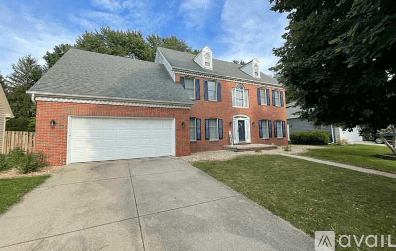 Bloomington House: 20 Downing Cir