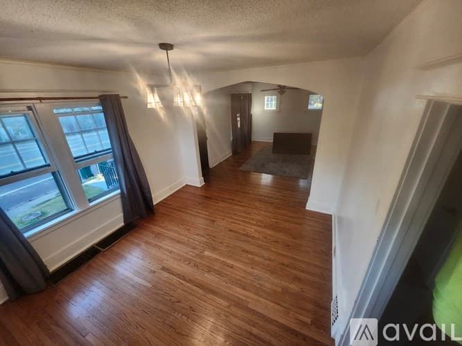 Webster Groves House: 441 N Laclede Station Rd