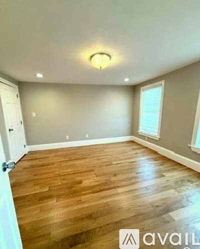 Saugus Apartment: 25 Jackson St