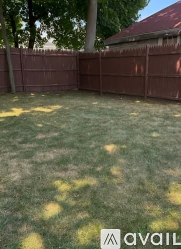 Saugus Apartment: 25 Jackson St