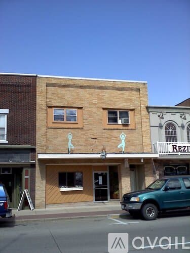Merrill Apartment: 726 1 2 E 2nd Street