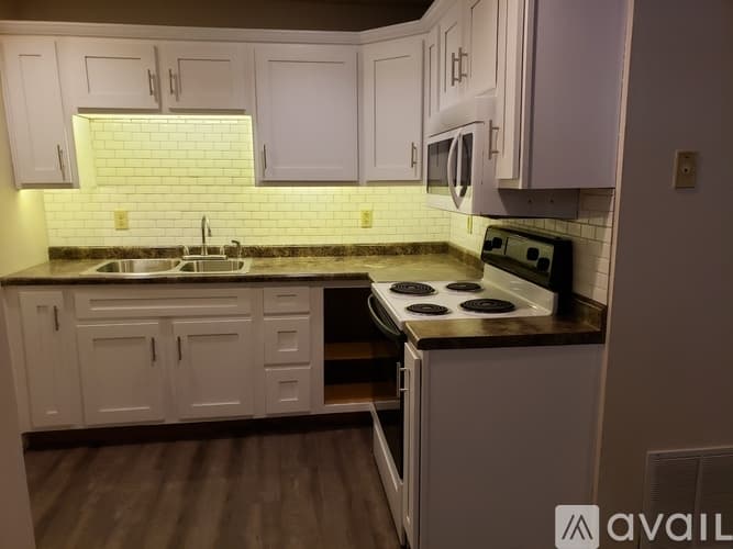 Merrill Apartment: 726 1 2 E 2nd Street