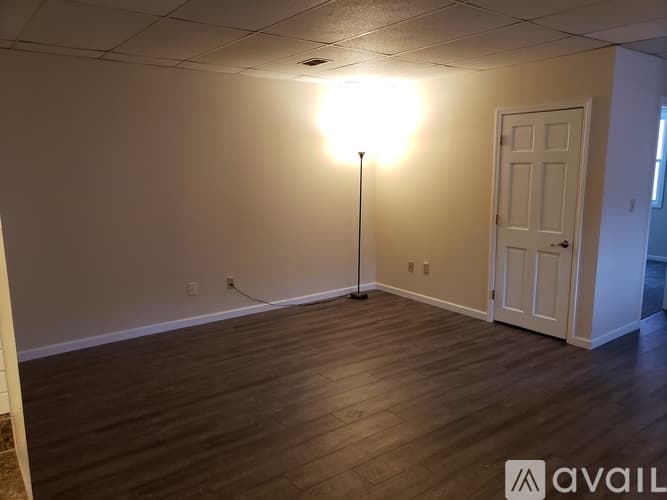 Merrill Apartment: 726 1 2 E 2nd Street