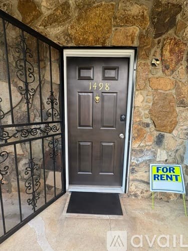 Smyrna House: 1498 Springleaf Circle Southeast