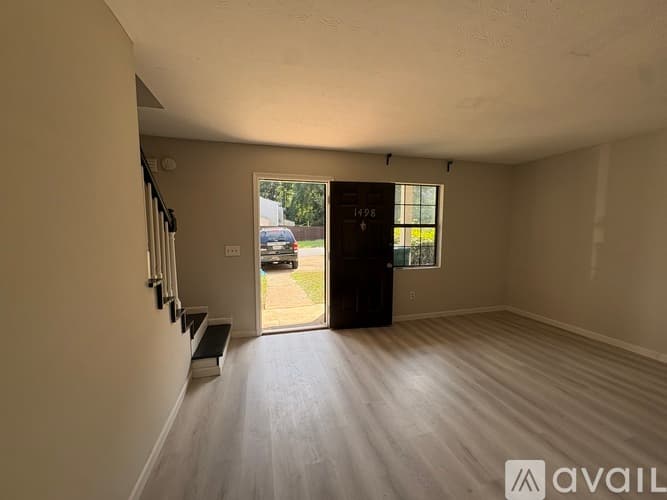 Smyrna House: 1498 Springleaf Circle Southeast