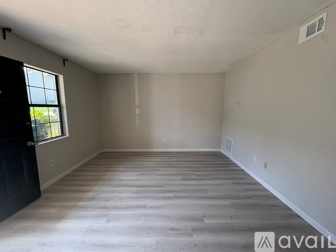 Smyrna House: 1498 Springleaf Circle Southeast