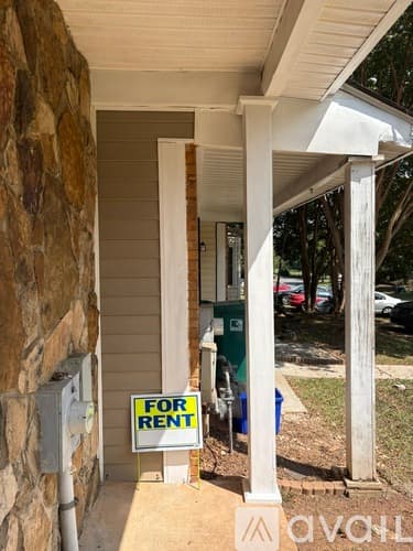 Smyrna House: 1498 Springleaf Circle Southeast