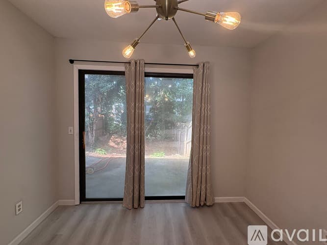 Smyrna House: 1498 Springleaf Circle Southeast