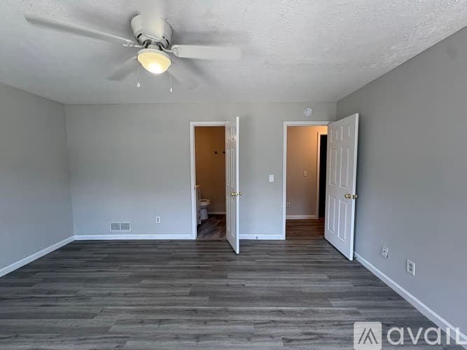 Smyrna House: 1498 Springleaf Circle Southeast
