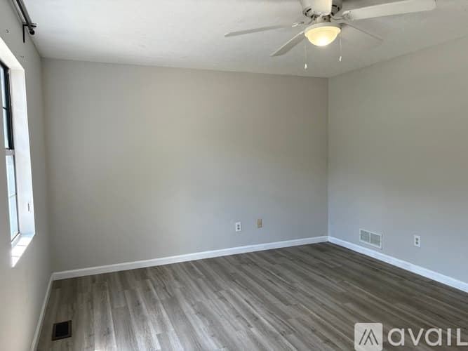 Smyrna House: 1498 Springleaf Circle Southeast