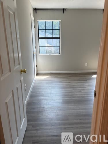 Smyrna House: 1498 Springleaf Circle Southeast
