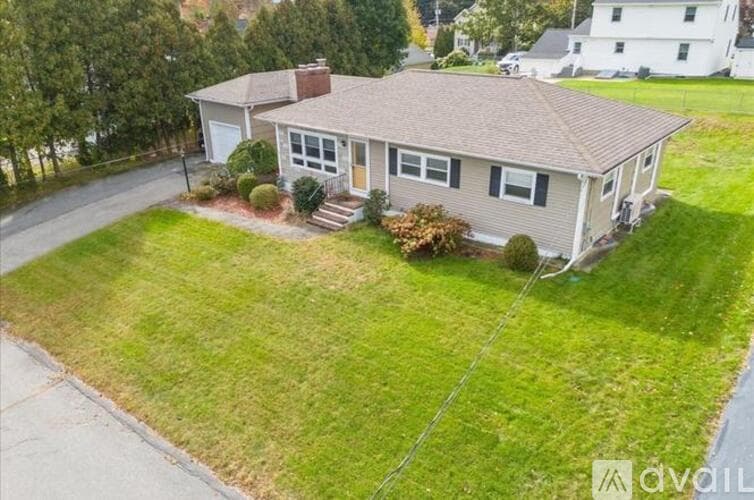 Methuen House: 2 Coronet Ave