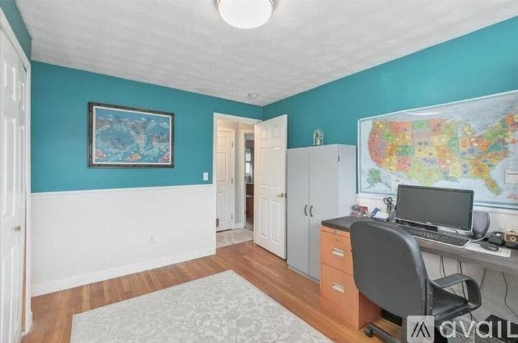 Methuen House: 2 Coronet Ave