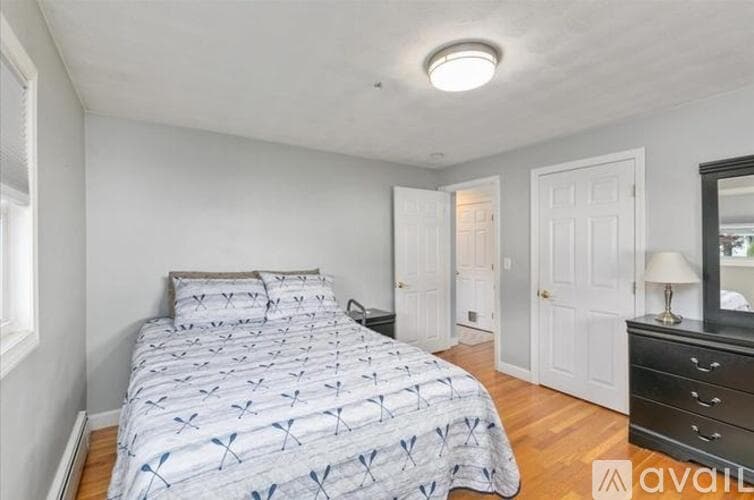 Methuen House: 2 Coronet Ave