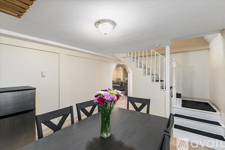 Methuen House: 2 Coronet Ave