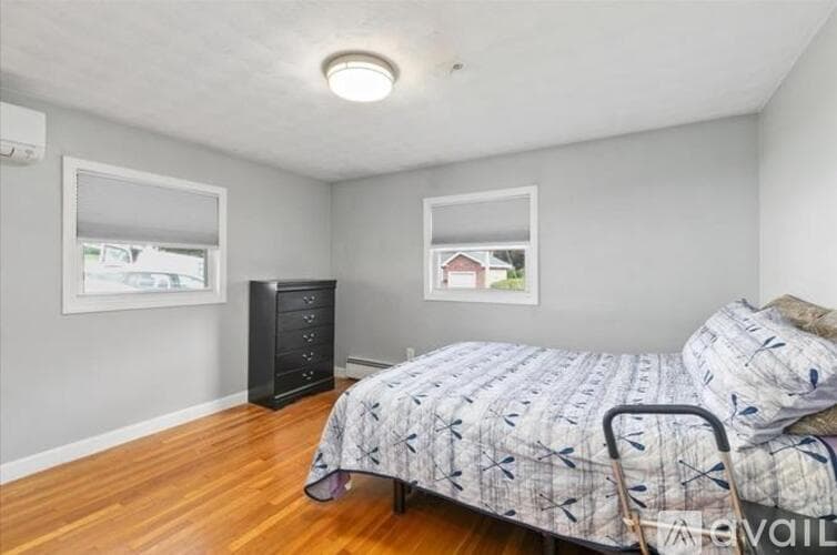 Methuen House: 2 Coronet Ave