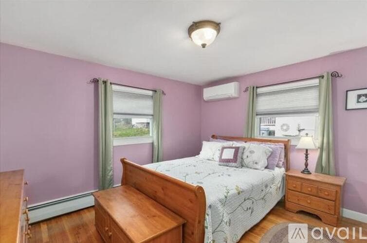 Methuen House: 2 Coronet Ave