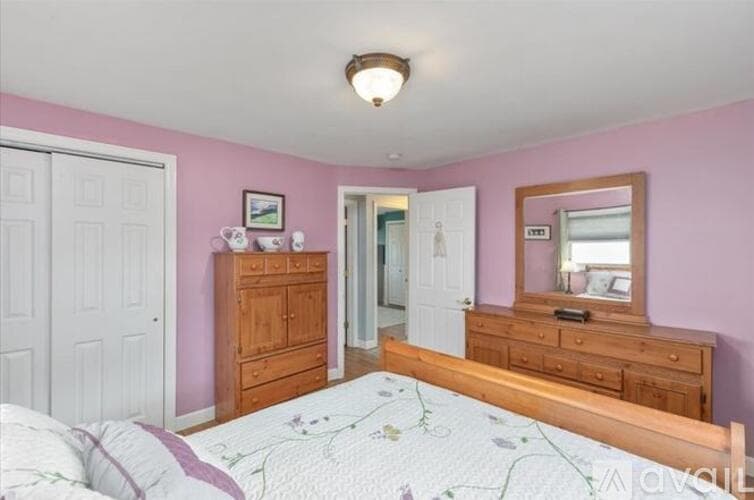 Methuen House: 2 Coronet Ave