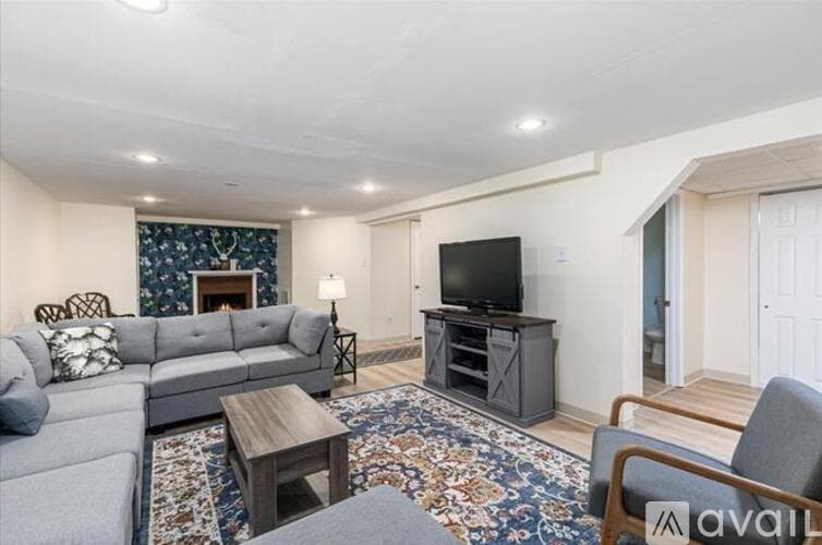 Methuen House: 2 Coronet Ave