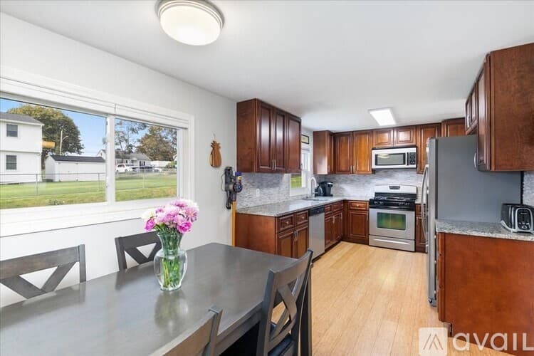 Methuen House: 2 Coronet Ave