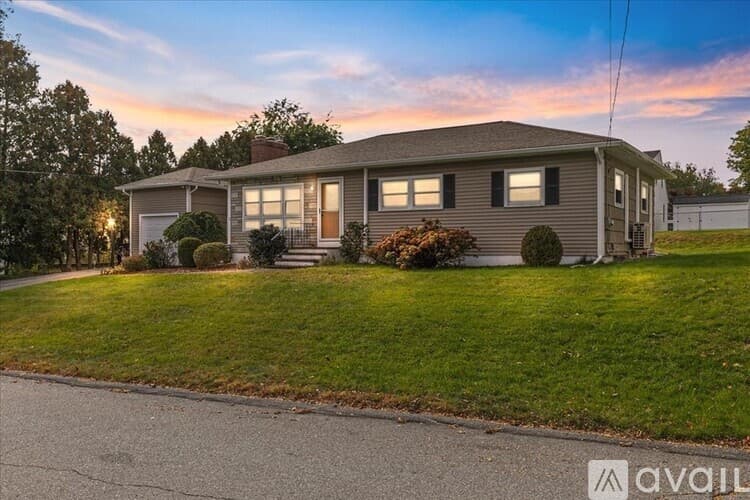 Methuen House: 2 Coronet Ave