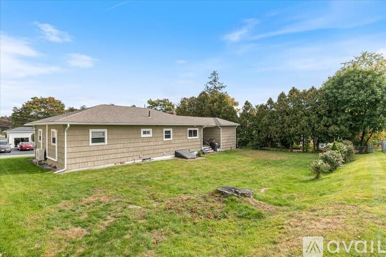 Methuen House: 2 Coronet Ave