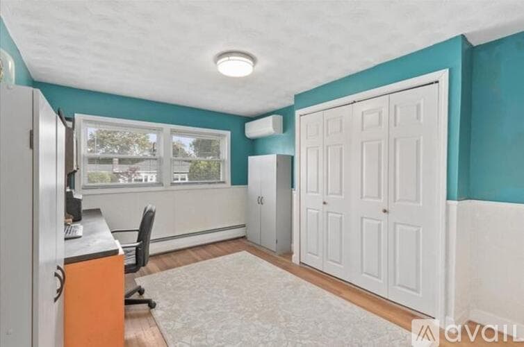 Methuen House: 2 Coronet Ave