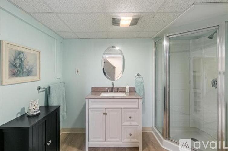 Methuen House: 2 Coronet Ave