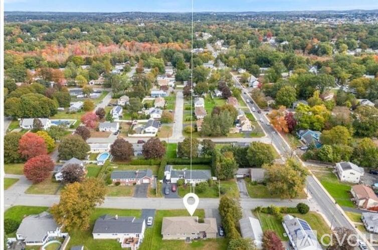 Methuen House: 2 Coronet Ave
