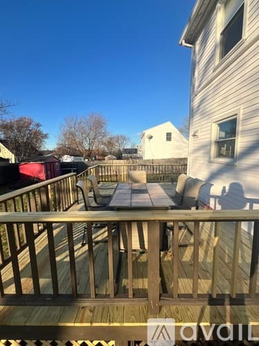 Middletown House: 8 Christine Rd