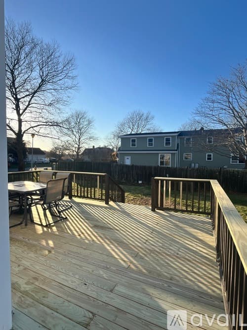 Middletown House: 8 Christine Rd