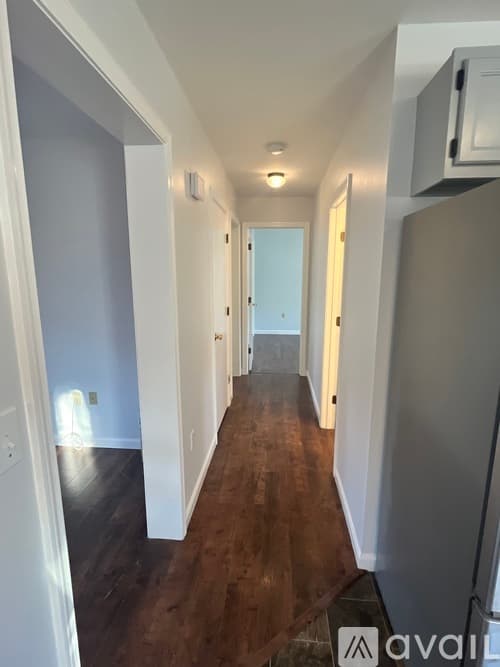 Middletown House: 8 Christine Rd