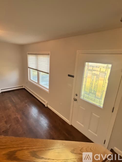 Middletown House: 8 Christine Rd