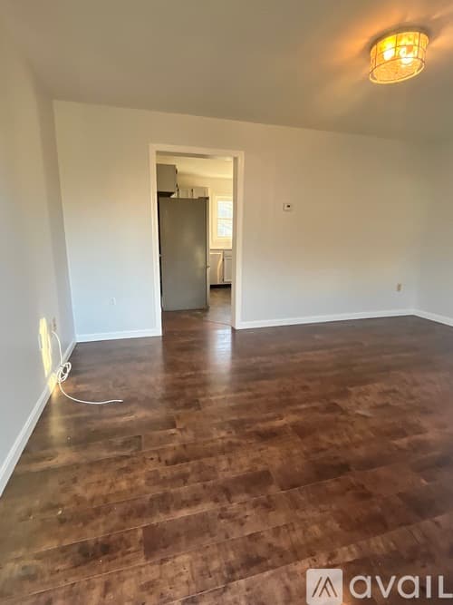 Middletown House: 8 Christine Rd