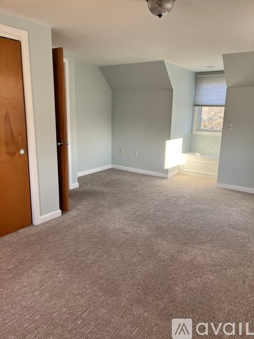 Middletown House: 8 Christine Rd