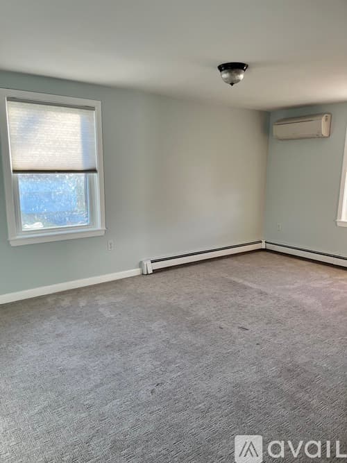 Middletown House: 8 Christine Rd