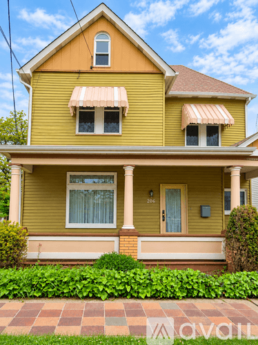Charleroi Apartment: 206 Lookout Avenue