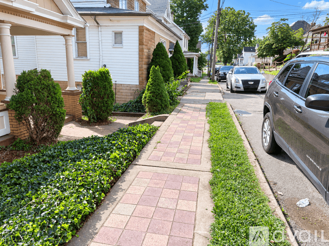 Charleroi Apartment: 206 Lookout Avenue