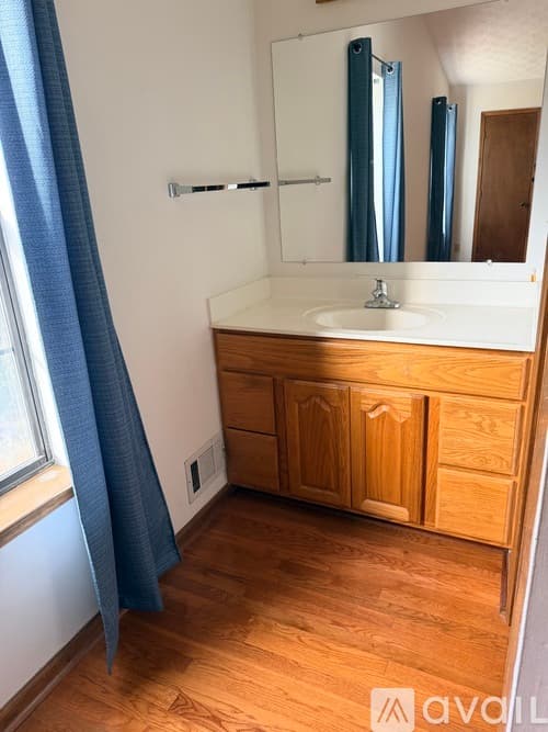 Riverdale Townhome: 389 River Oak Dr