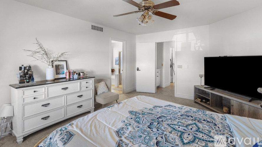 Peoria House: 9139 W Gelding Dr