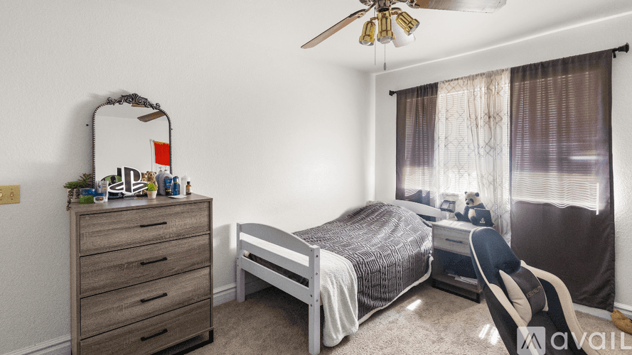 Peoria House: 9139 W Gelding Dr