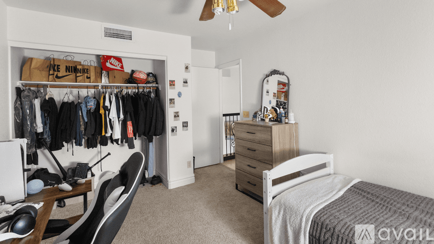 Peoria House: 9139 W Gelding Dr
