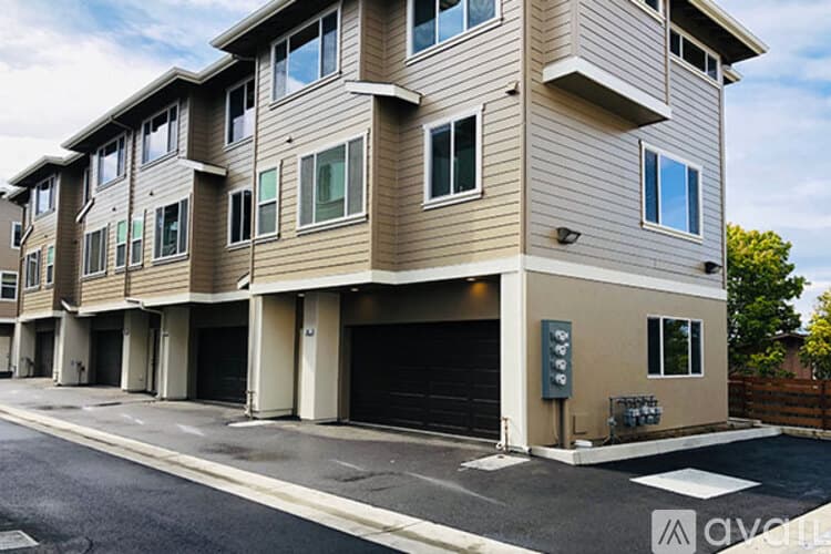 Watsonville Townhome: 23 Ihlam Place