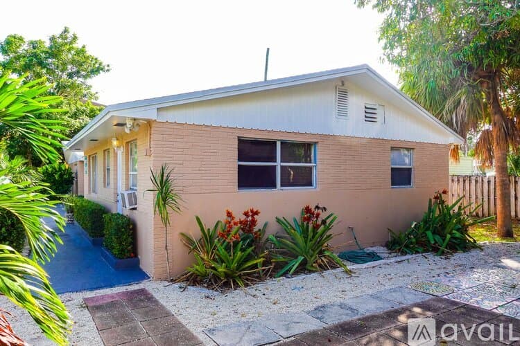 Lake Worth Beach Apartment: 521 S Federal Hwy
