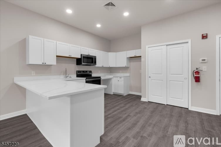 High Bridge Apartment: 1 Main St