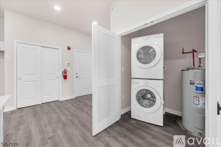 High Bridge Apartment: 1 Main St