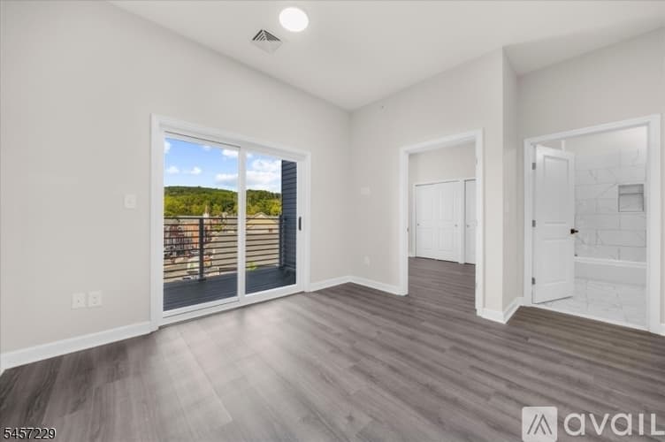 High Bridge Apartment: 1 Main St