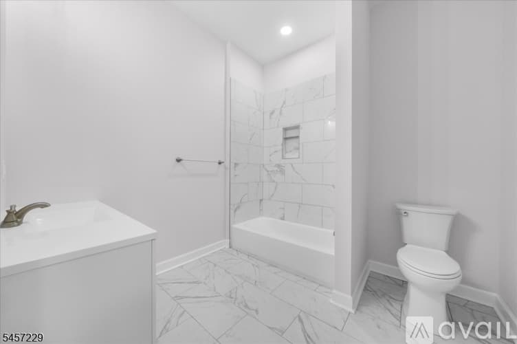 High Bridge Apartment: 1 Main St